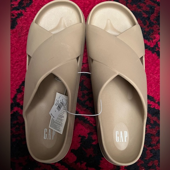 NWT Gap sandals - Picture 1 of 2